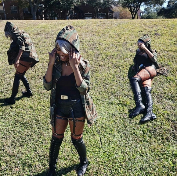 MsYhu's Kloset ☠💜❤💙☠ - Picture 12 of 12